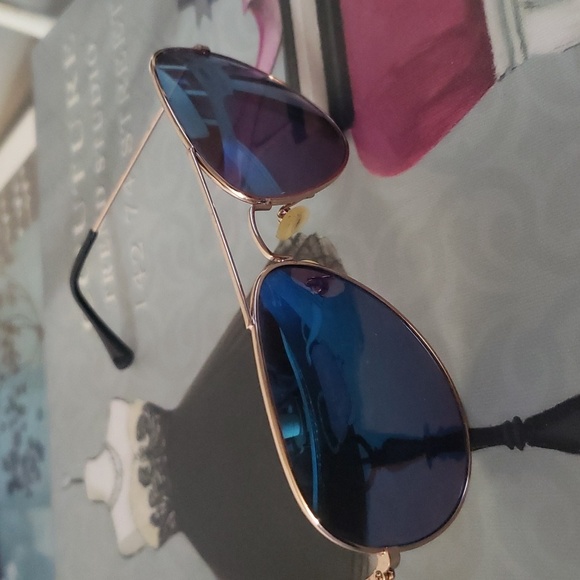 F21 Aviator Sunglasses 🕶 - Picture 9 of 11